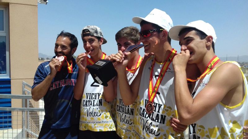 Catalunya assoleix el bronze al Campionat d’Espanya cadet masculí de Vòlei Platja. Les noies novenes