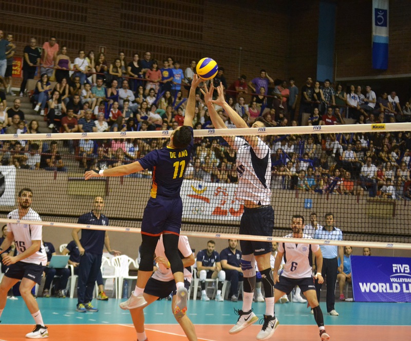 Més de 7000 persones gaudeixen de la Lliga Mundial de Voleibol a Barcelona