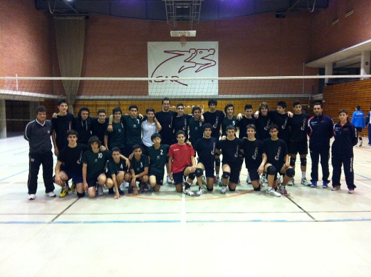 Activitat de l’ARC Voleibol masculí amb un equip argentí de gira per Espanya