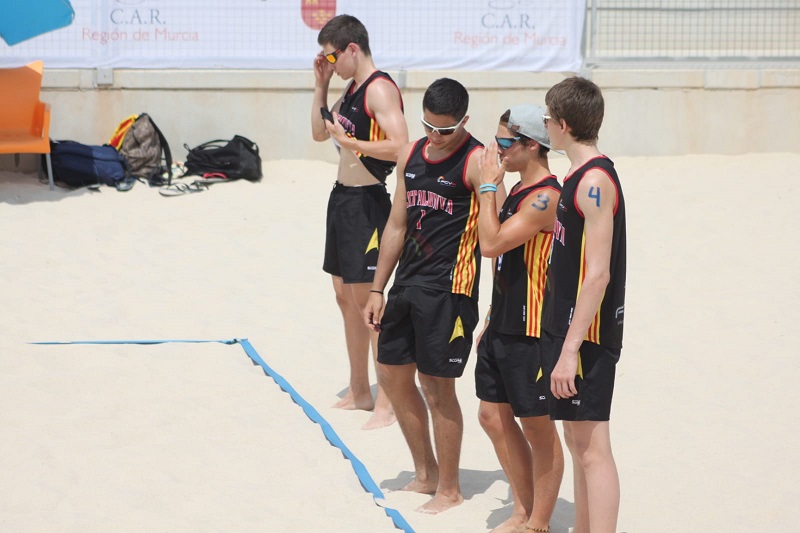 Catalunya finalitza sisena i desena el CESA de platja d’edat escolar