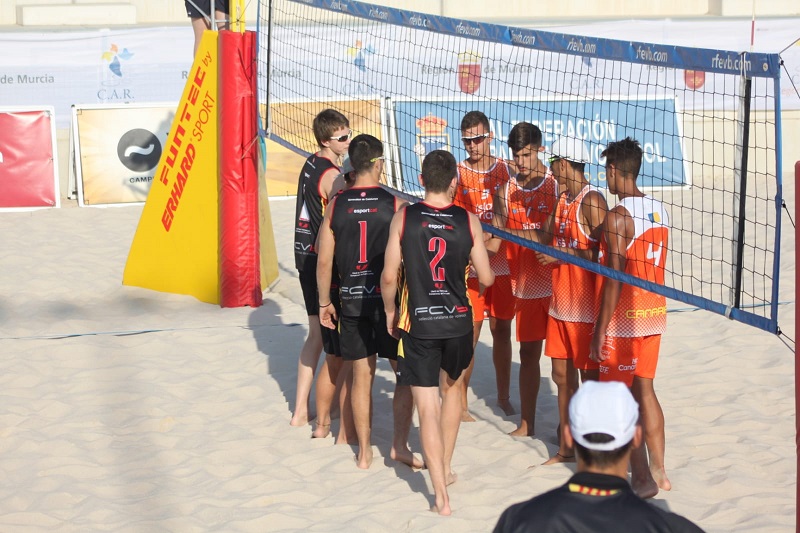 Catalunya finalitza sisena i desena el CESA de platja d’edat escolar