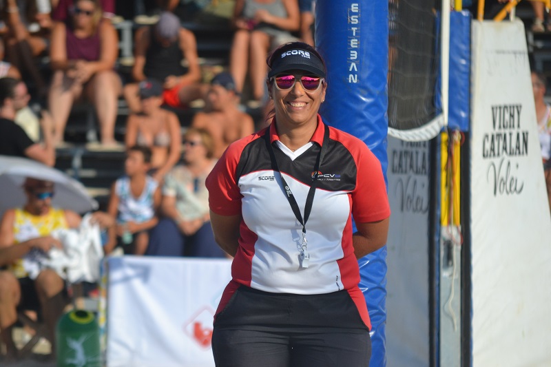 Vanessa Gilabert, compleix el somni de ser àrbitre de Superlliga 2