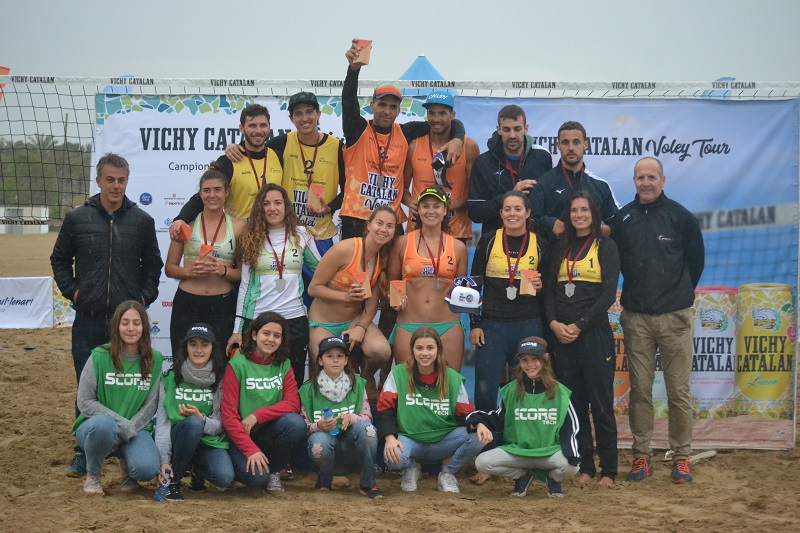 El vent i la pluja protagonistes del Vichy Catalan Volei Tour de Vilanova i la Geltrú