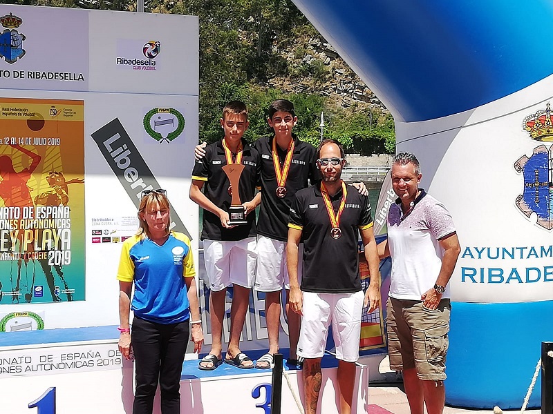 Bronze de Catalunya al CESA de Vòlei Platja infantil masculí