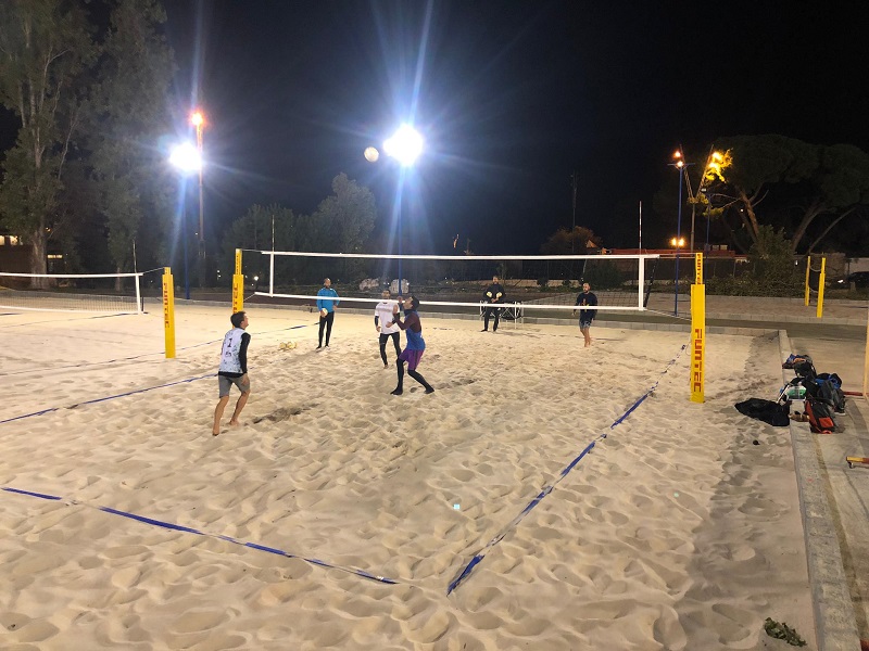Primers entrenaments de vòlei platja a les pistes del CMT Vall d’Hebron