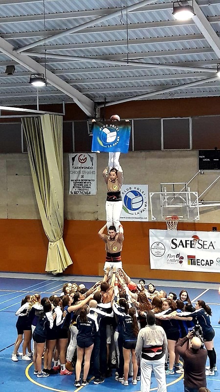 El Club Vòlei La Palma presenta els seus equips en una jornada solidaria