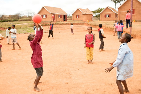 Voleibol sense fronteres. La ONG Yamuna molt activa a Madagascar