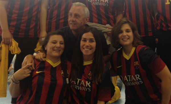 L’equip de Volei-Terra del CVB Barça participa en el Open Day de la Cruyff Foundation