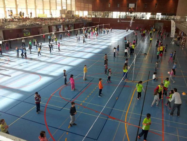 Primeres jornades a la Mar Bella del ‘Vòlei fa per tu’ 2015 amb més de 1.000 participants