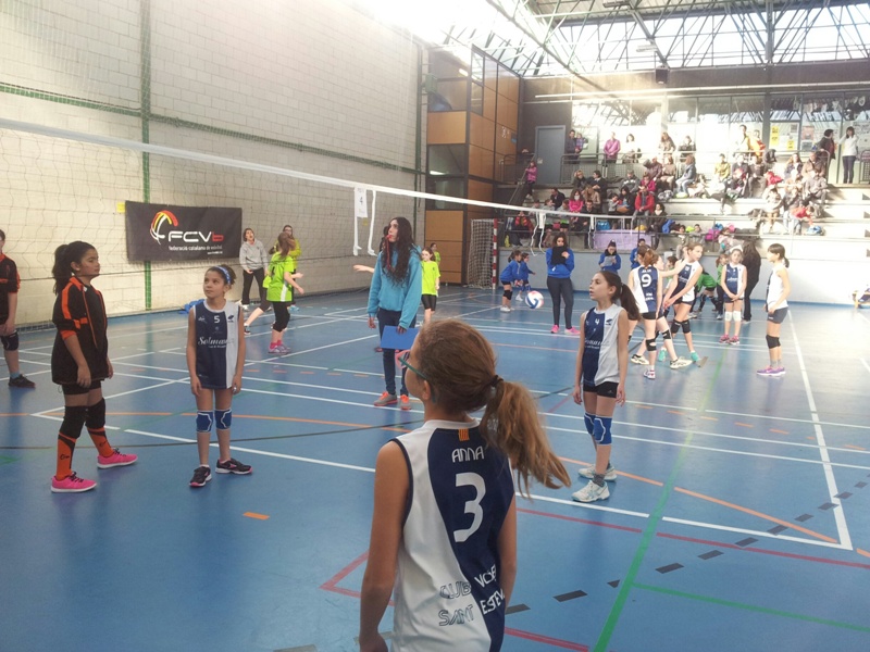 Sant Esteve Sesrovires acull amb bona assistència la segona trobada ‘IniVòlei’ de la temporada
