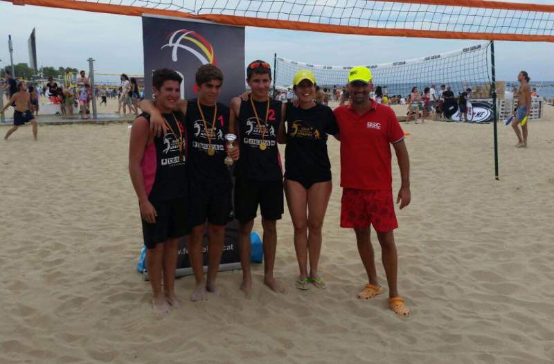 Saró-Lacalle-León i Font-Muñoz-Pérez, campions de Catalunya Sub’17 de Vòlei Platja