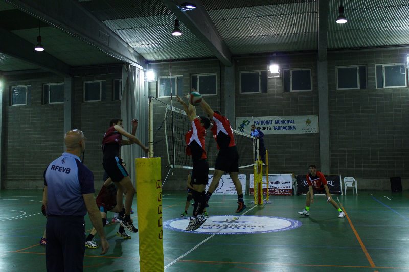Acció durant el Tarragona SPSP-CV Olot. FOTO: VICTOR RIVEROLA.
